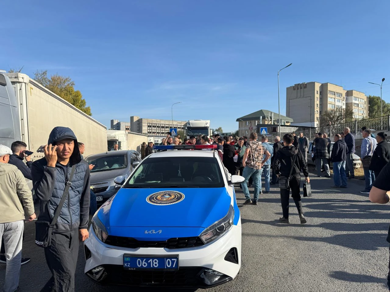 «К ним есть вопросы» — департамент госдоходов ЗКО о фурах с российским грузом